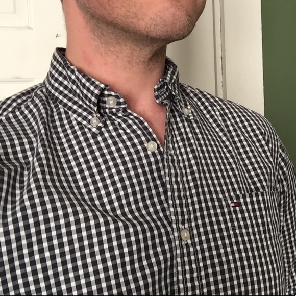 Very Handsome Tommy Hilfiger Button Down - Picture 1 of 7